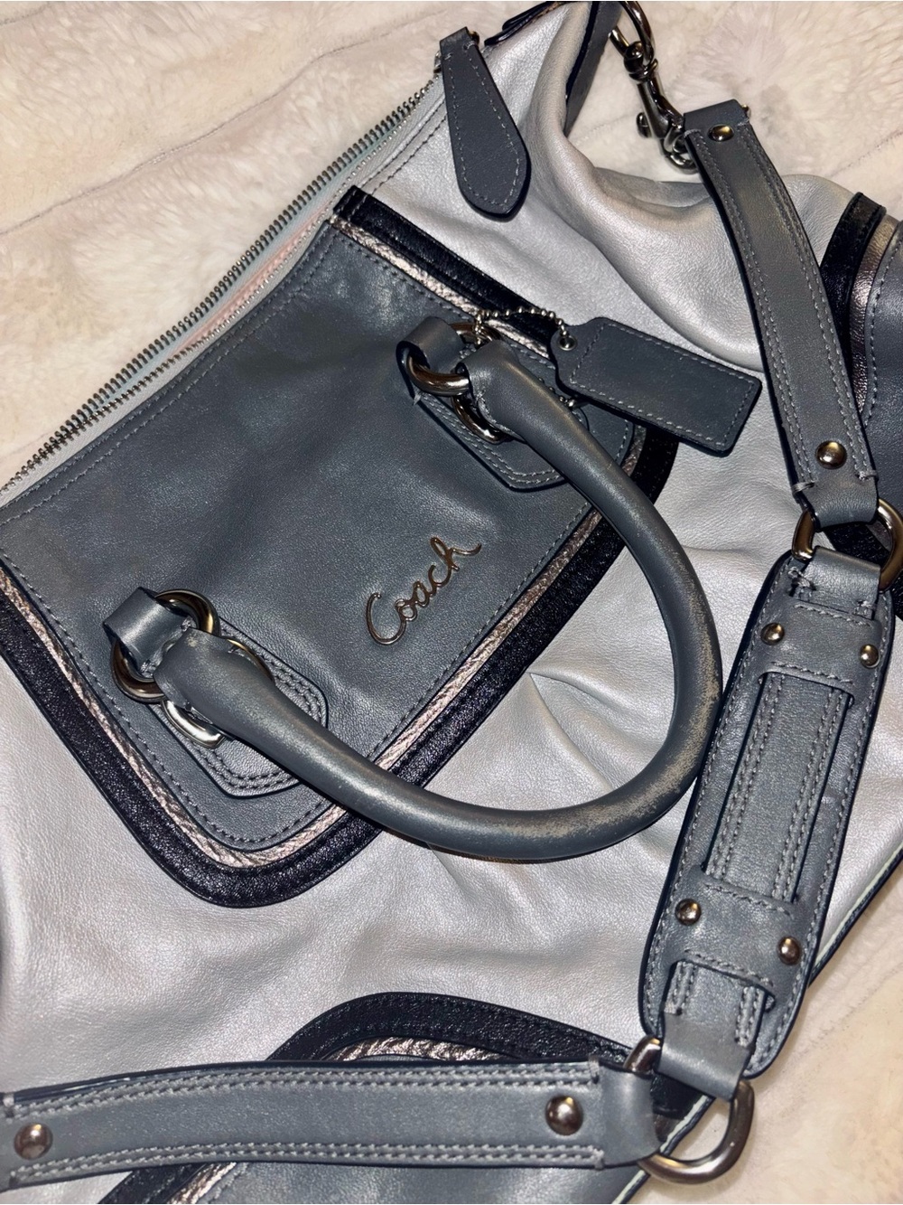 Coach Two-Tone Gray & Cream Shoulder Bag with Dark Trim - Picture 5 of 6